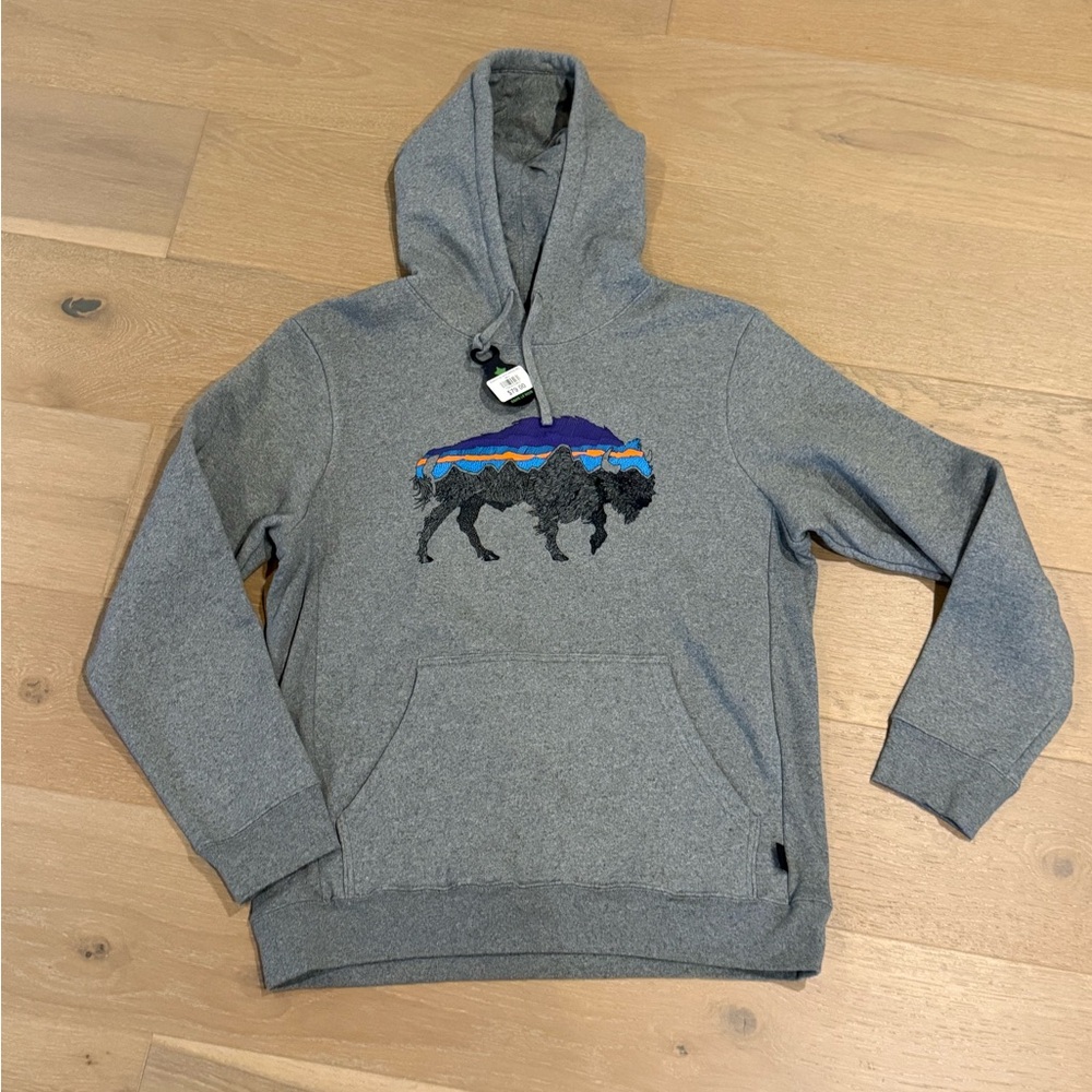 NWT PATAGONIA HOODIE - MEDIUM